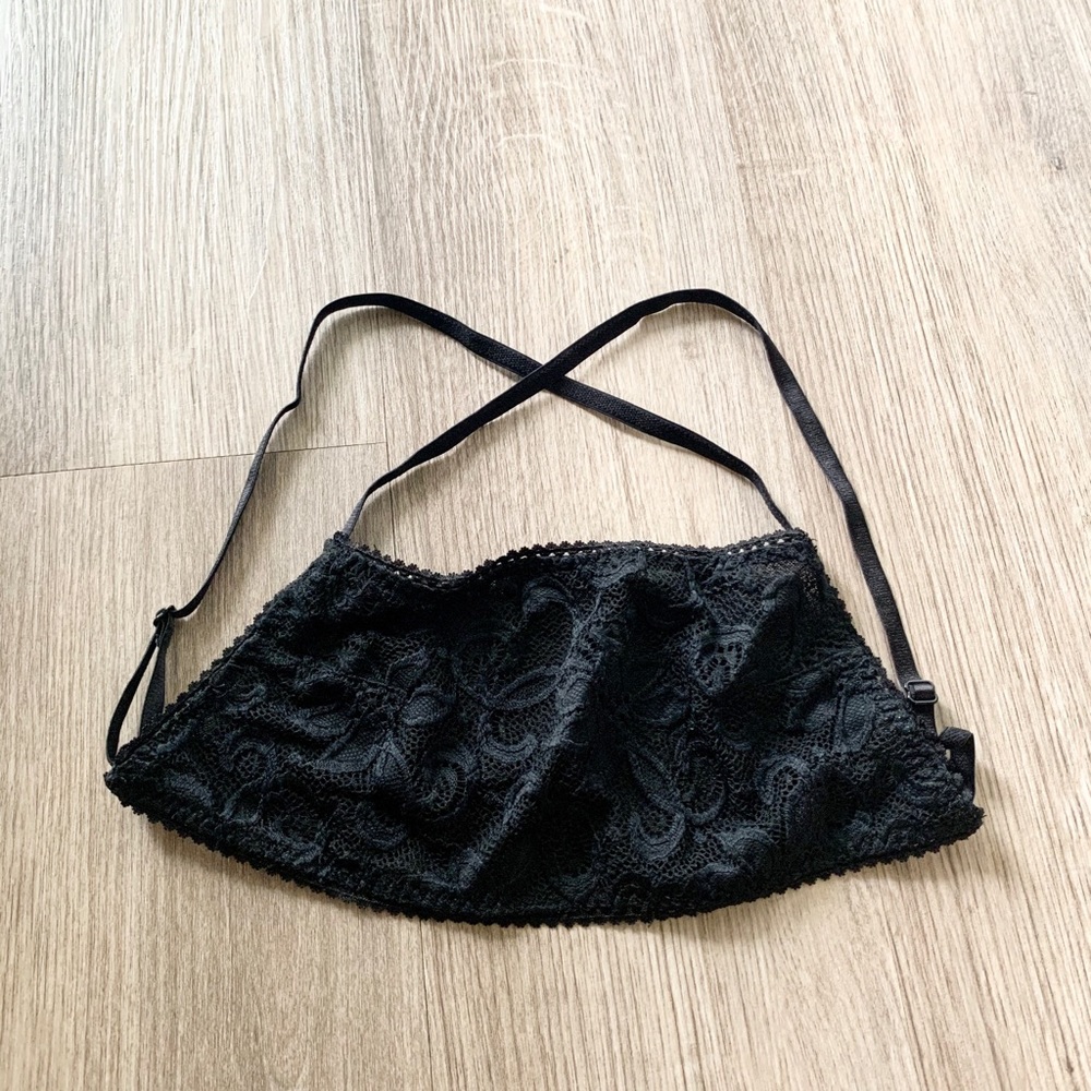 Black lace crop top w sexy back S